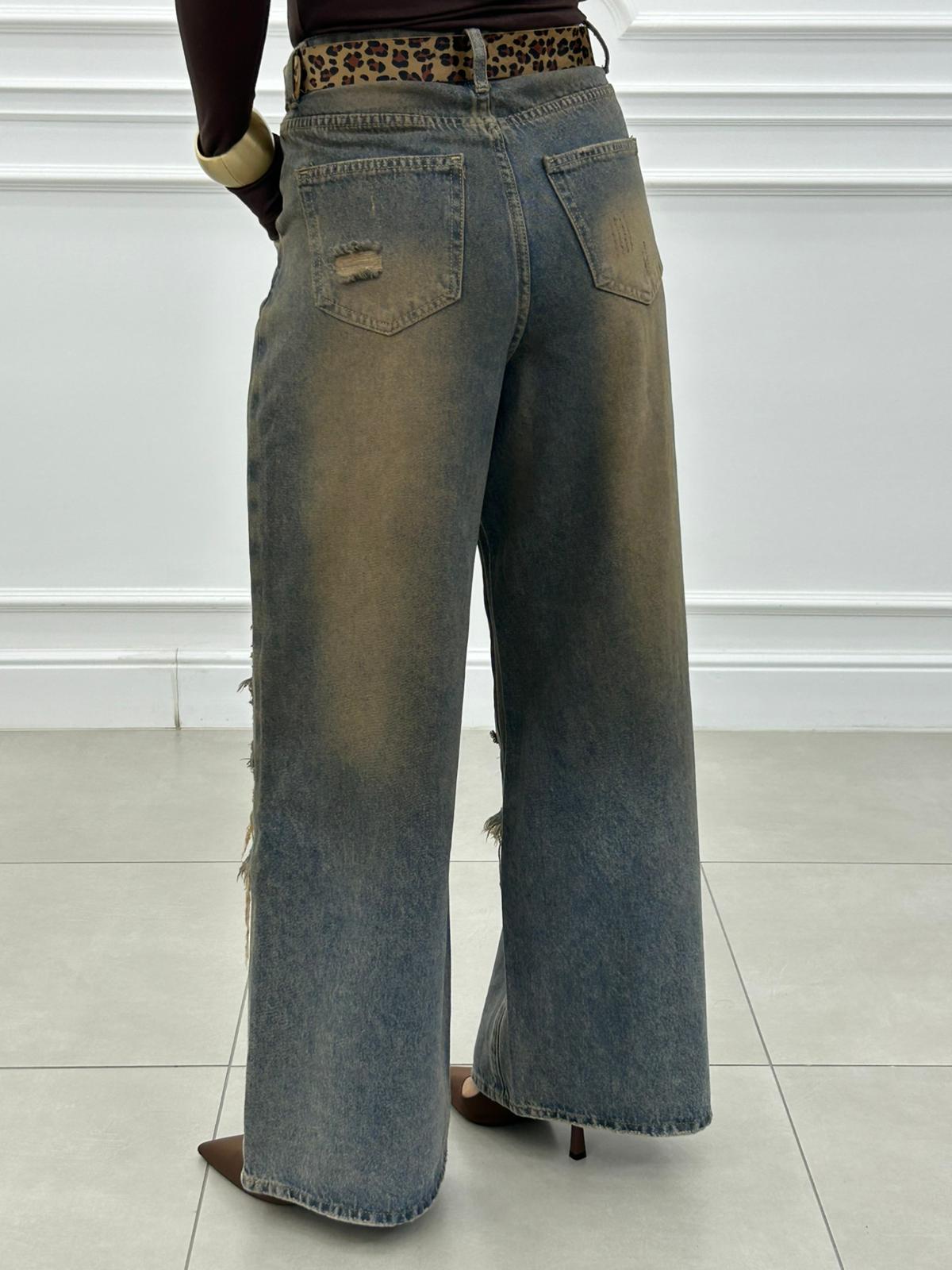 Vaqueros Retro Fit Vintage con Rotos y Cinturón