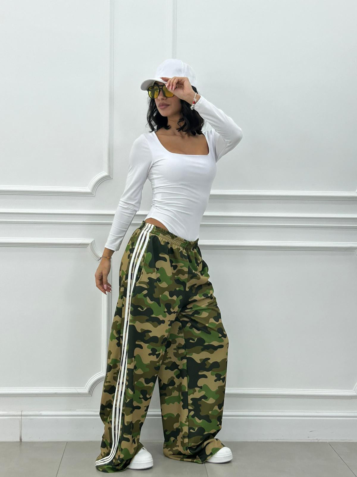Pantalón Camuflaje con Banda Lateral y Bolsillos