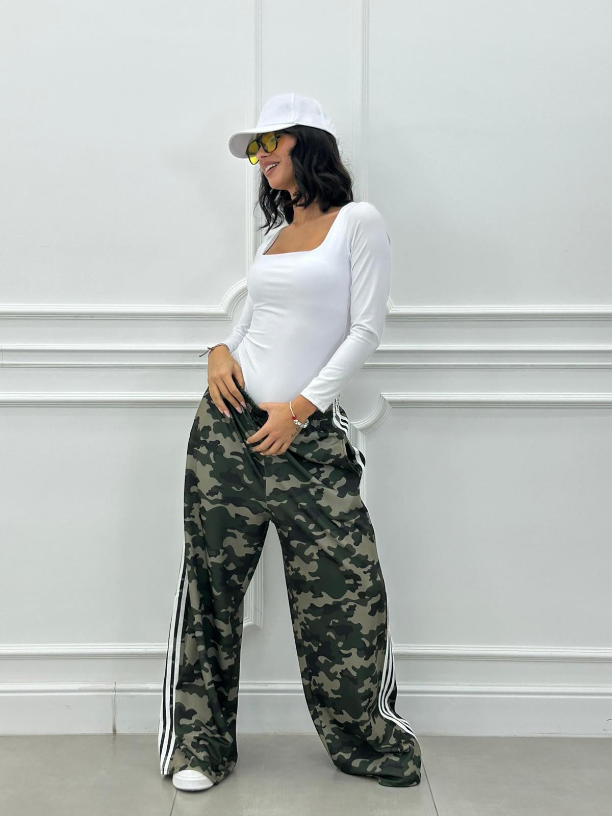 Pantalón Camuflaje con Banda Lateral y Bolsillos