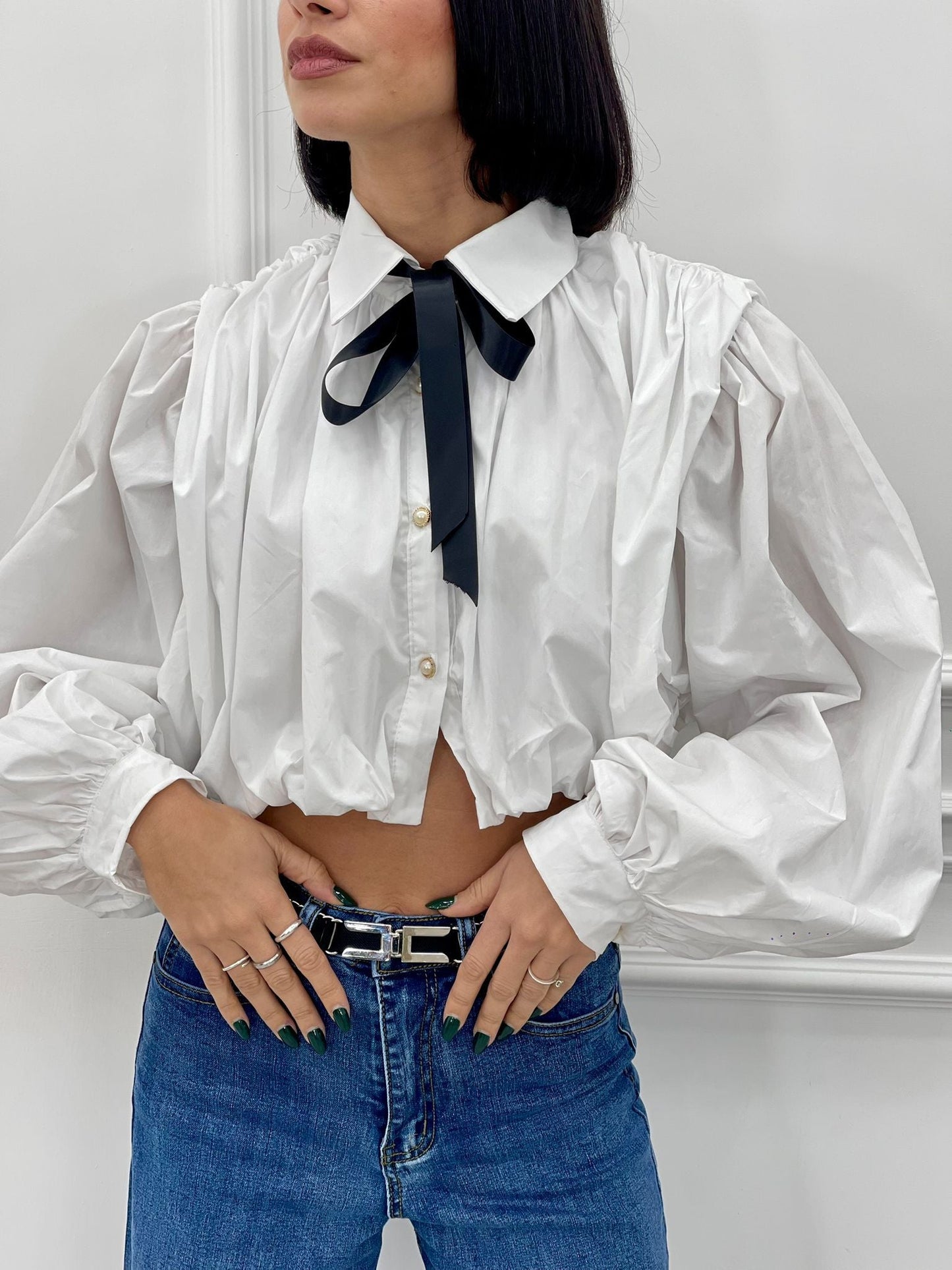 Camisa Crop con Lazo y Botones