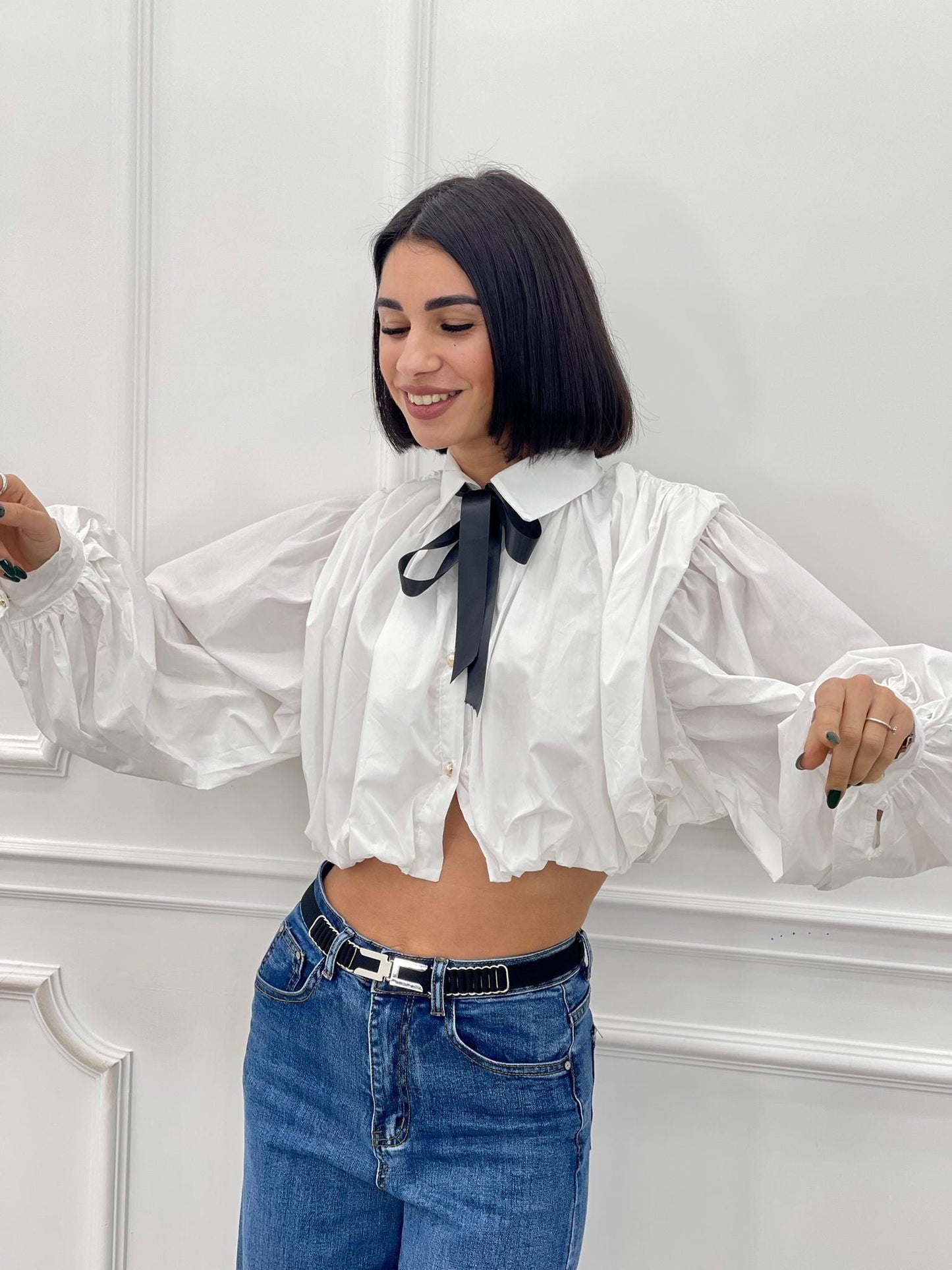 Camisa Crop con Lazo y Botones