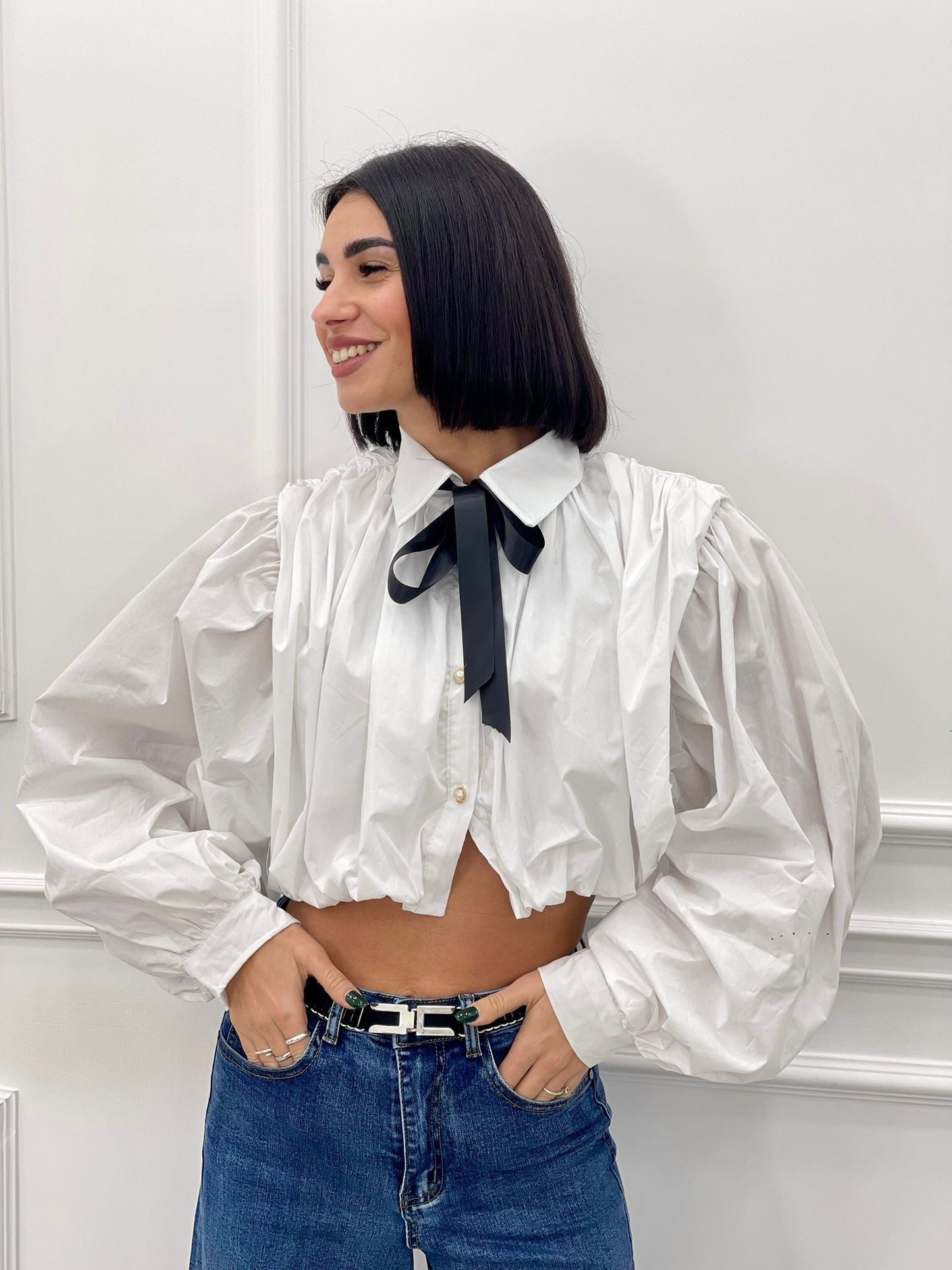 Camisa Crop con Lazo y Botones
