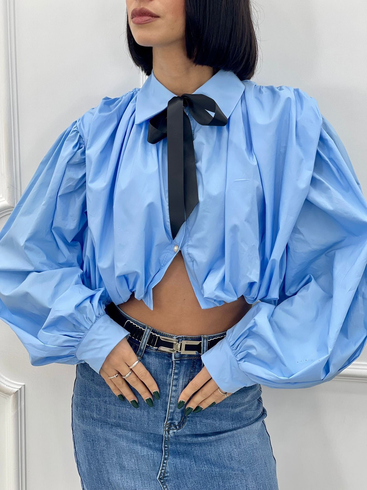 Camisa Crop con Lazo y Botones