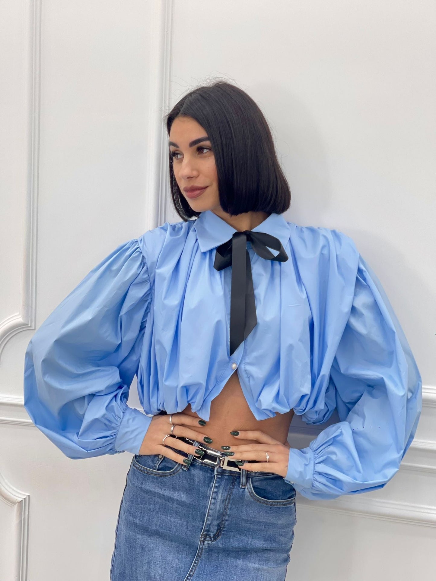 Camisa Crop con Lazo y Botones
