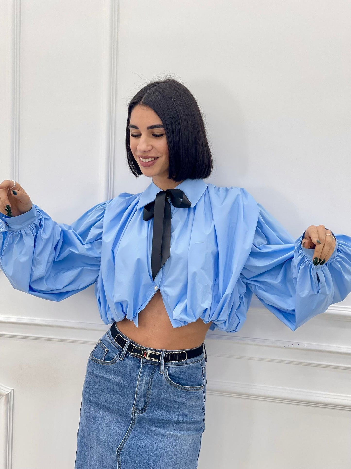 Camisa Crop con Lazo y Botones