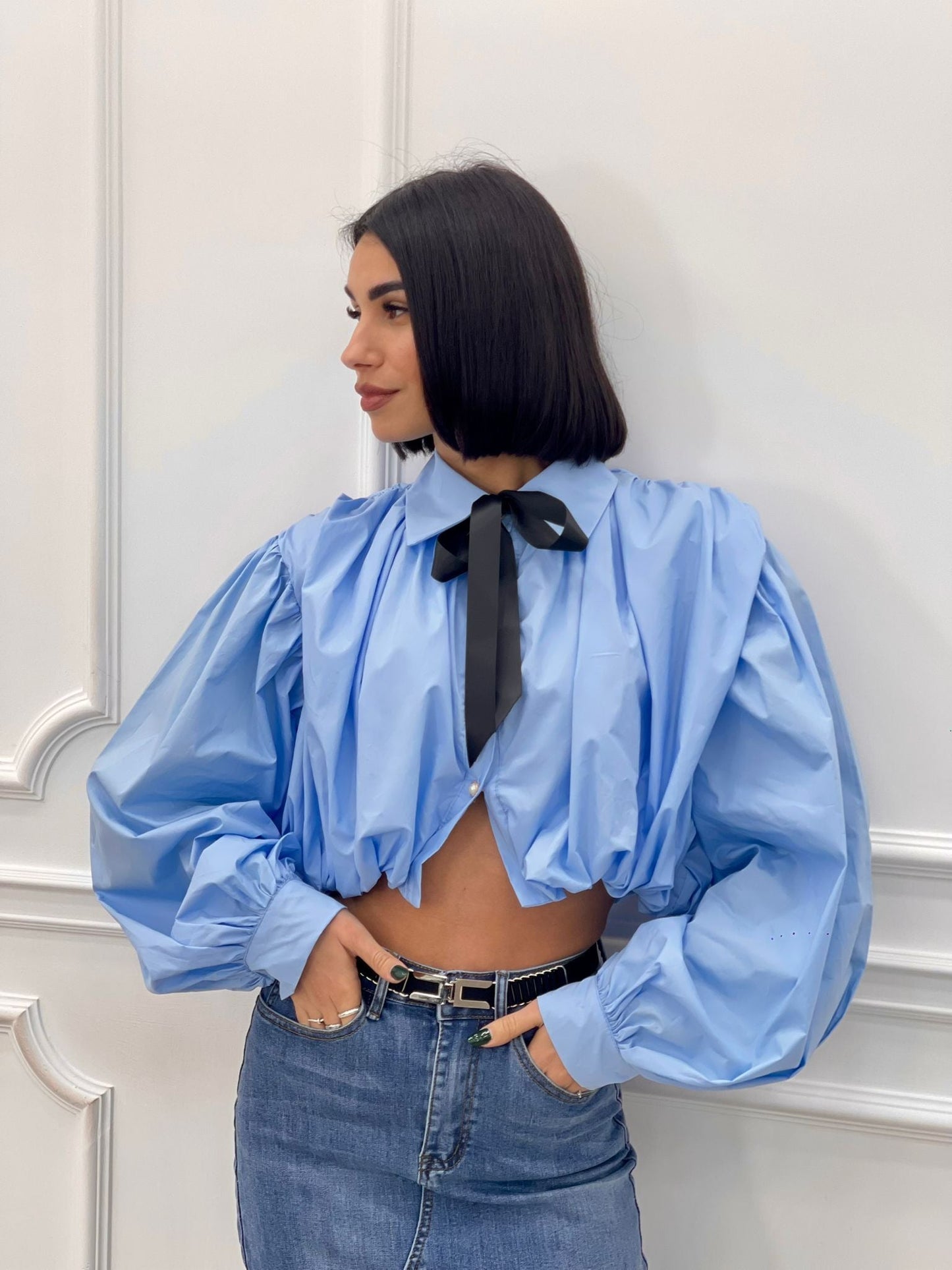 Camisa Crop con Lazo y Botones