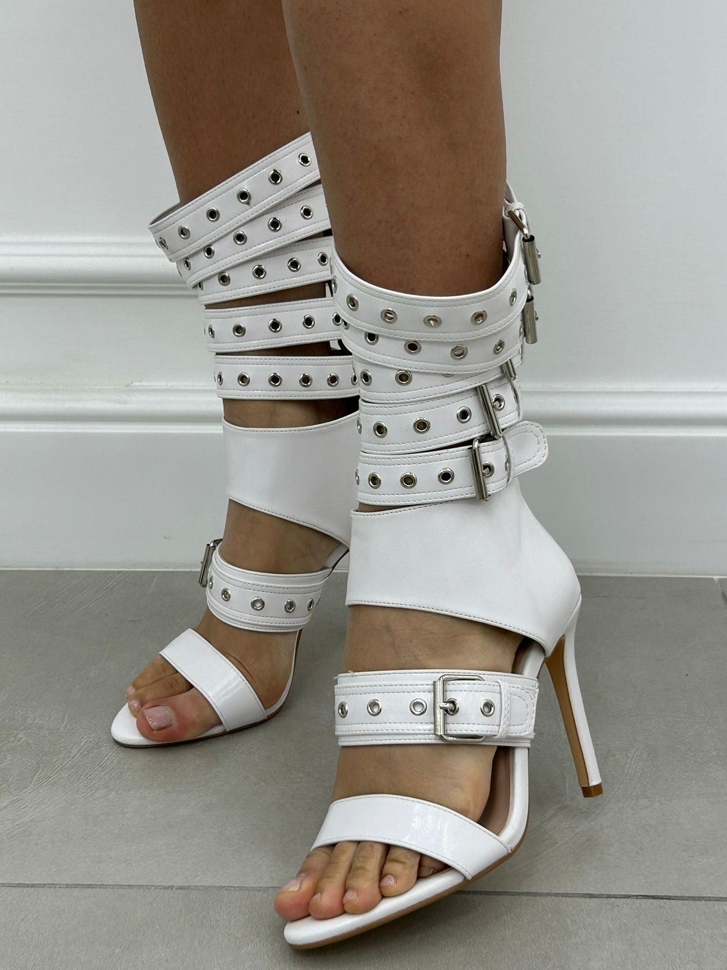 SANDALO BUCKLE CHIC NEW P/E26