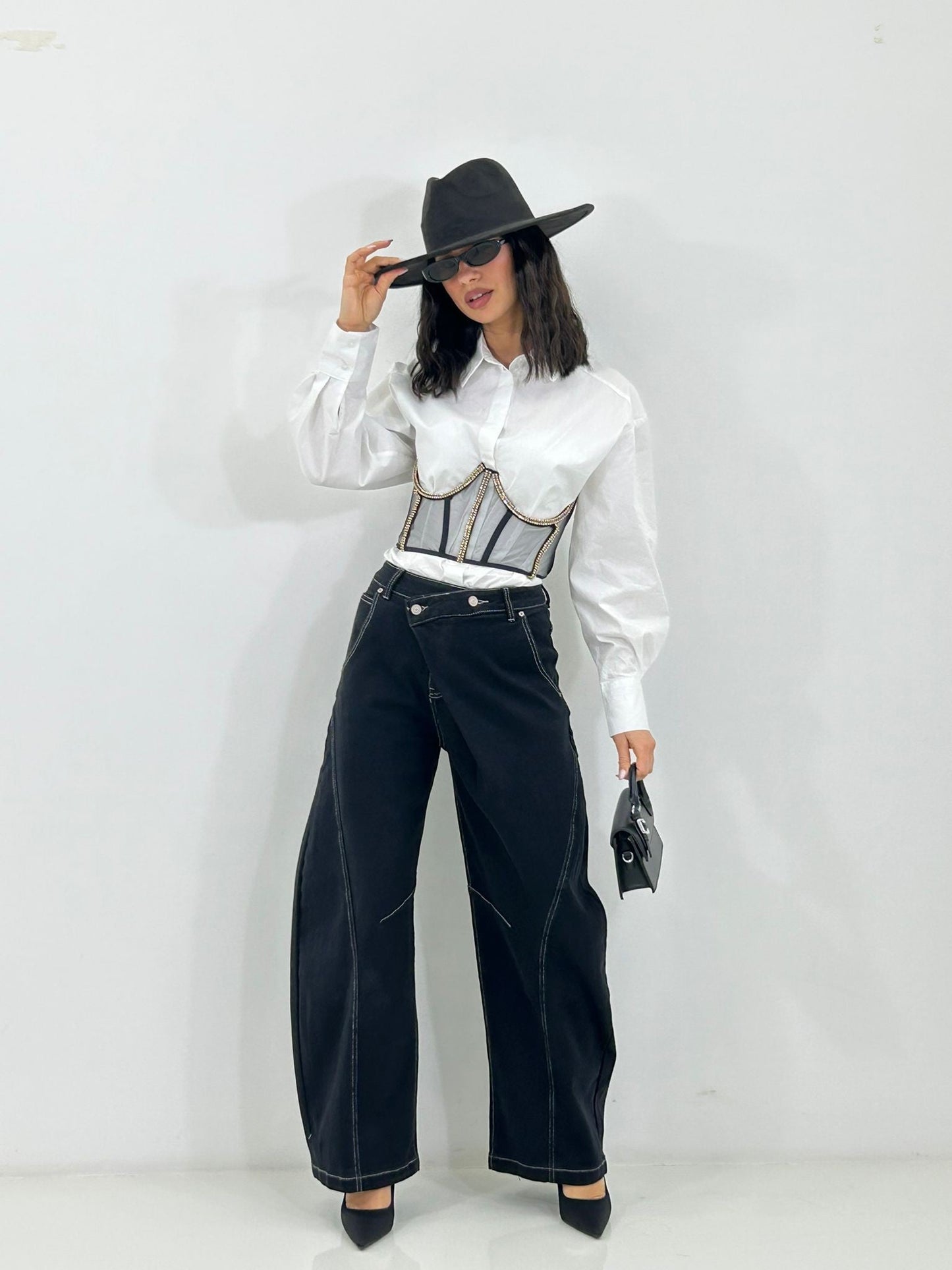 JEANS DARK OUTLINE NEW P/E26