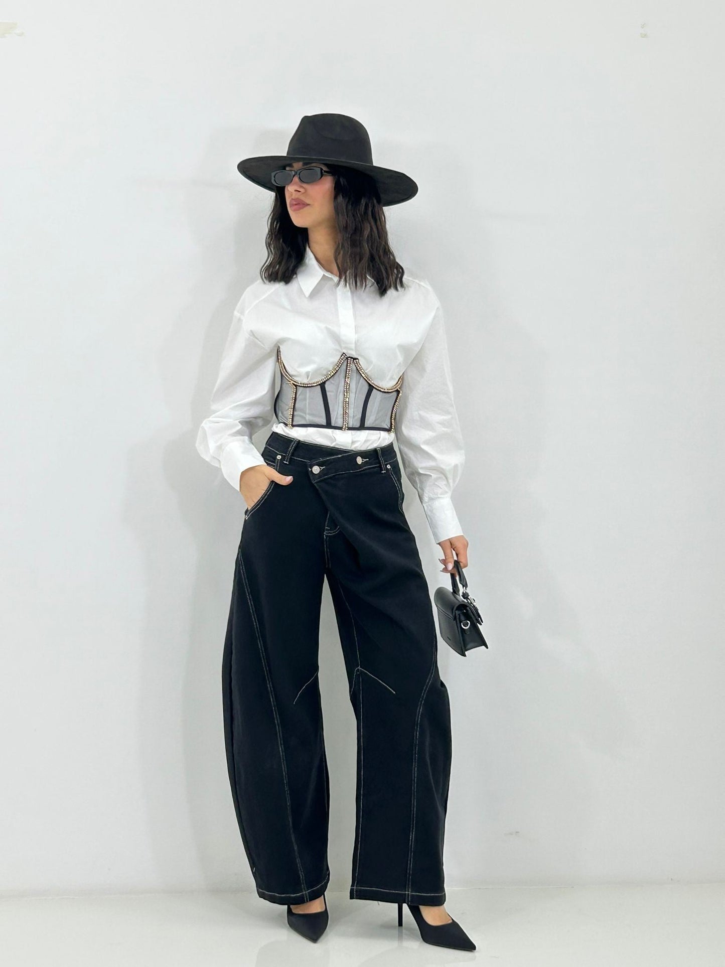 JEANS DARK OUTLINE NEW P/E26