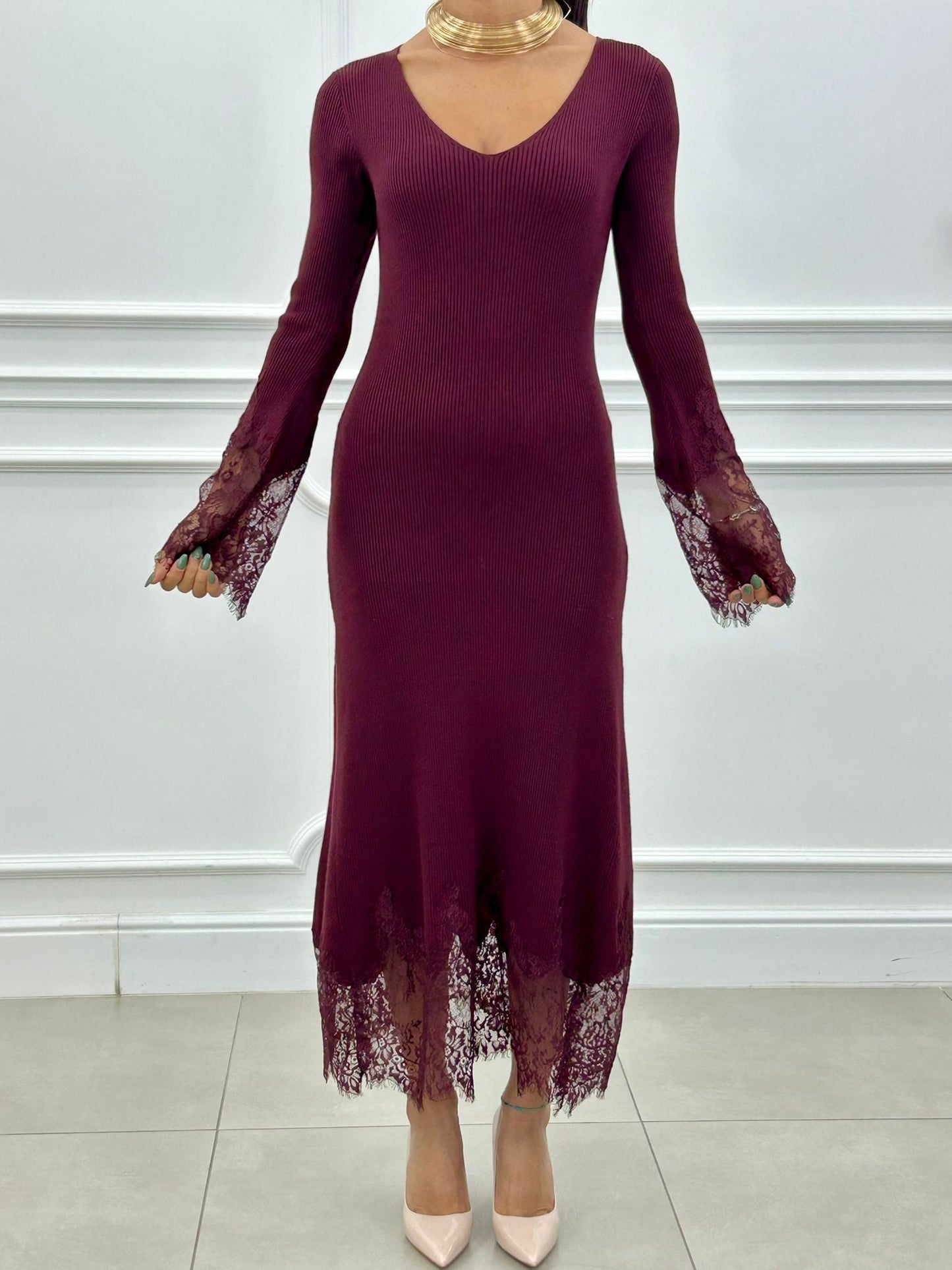 Vestido Largo Monia con Escote en Pico y Encaje