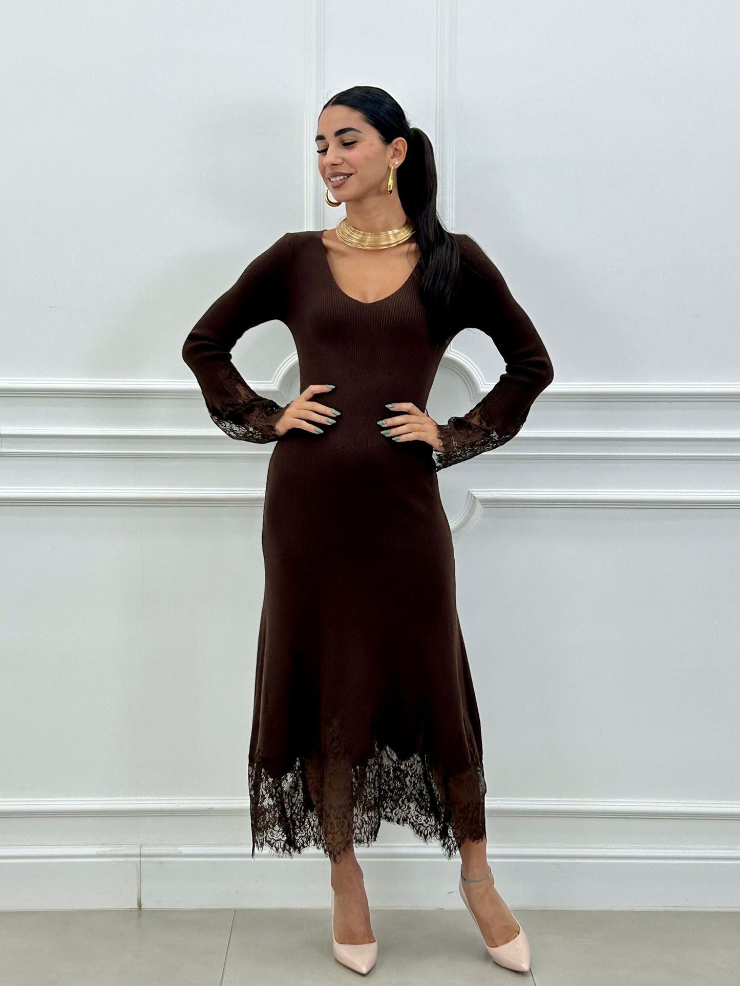 Vestido Largo Monia con Escote en Pico y Encaje