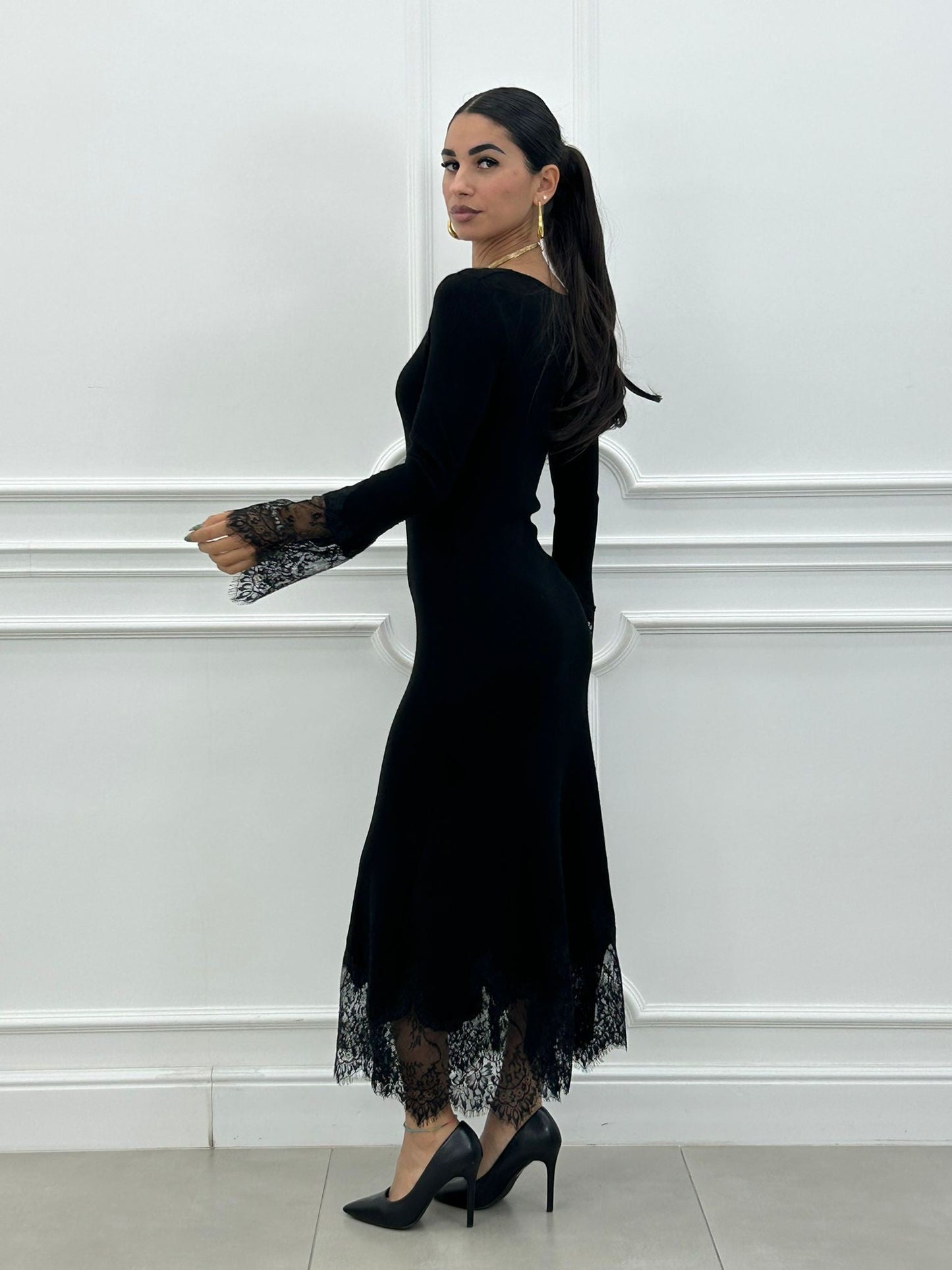 Vestido Largo Monia con Escote en Pico y Encaje